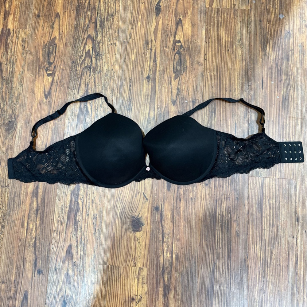 Victoria’s Secret Dream Angels smooth and lace push-up bra